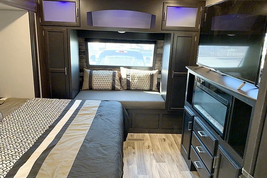 Photo 11 - 2021 Venture Rv Travel Trailer rental photo 13