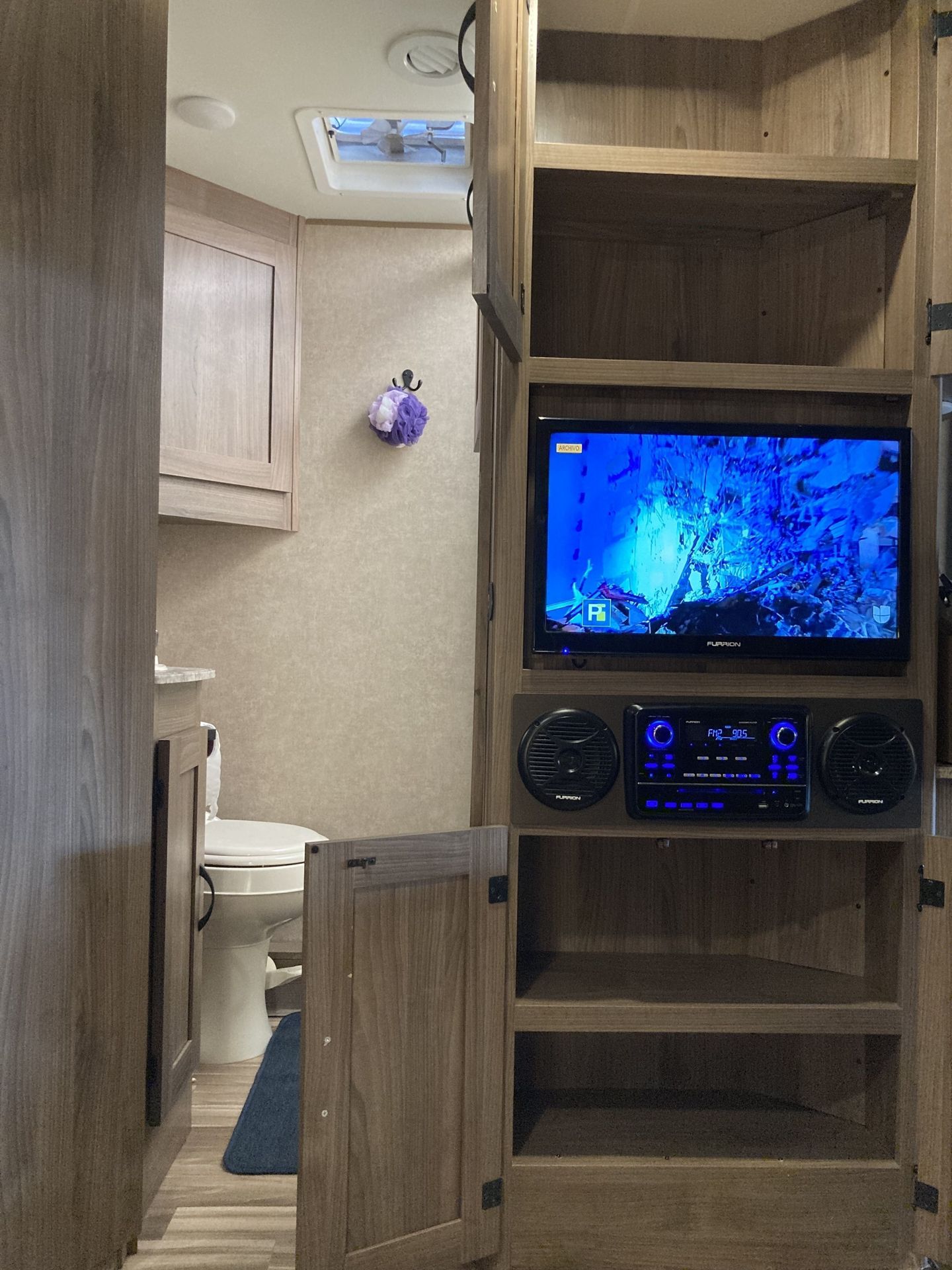 Photo 7 - 2017 Coachmen Class C Motorhome rental photo 9