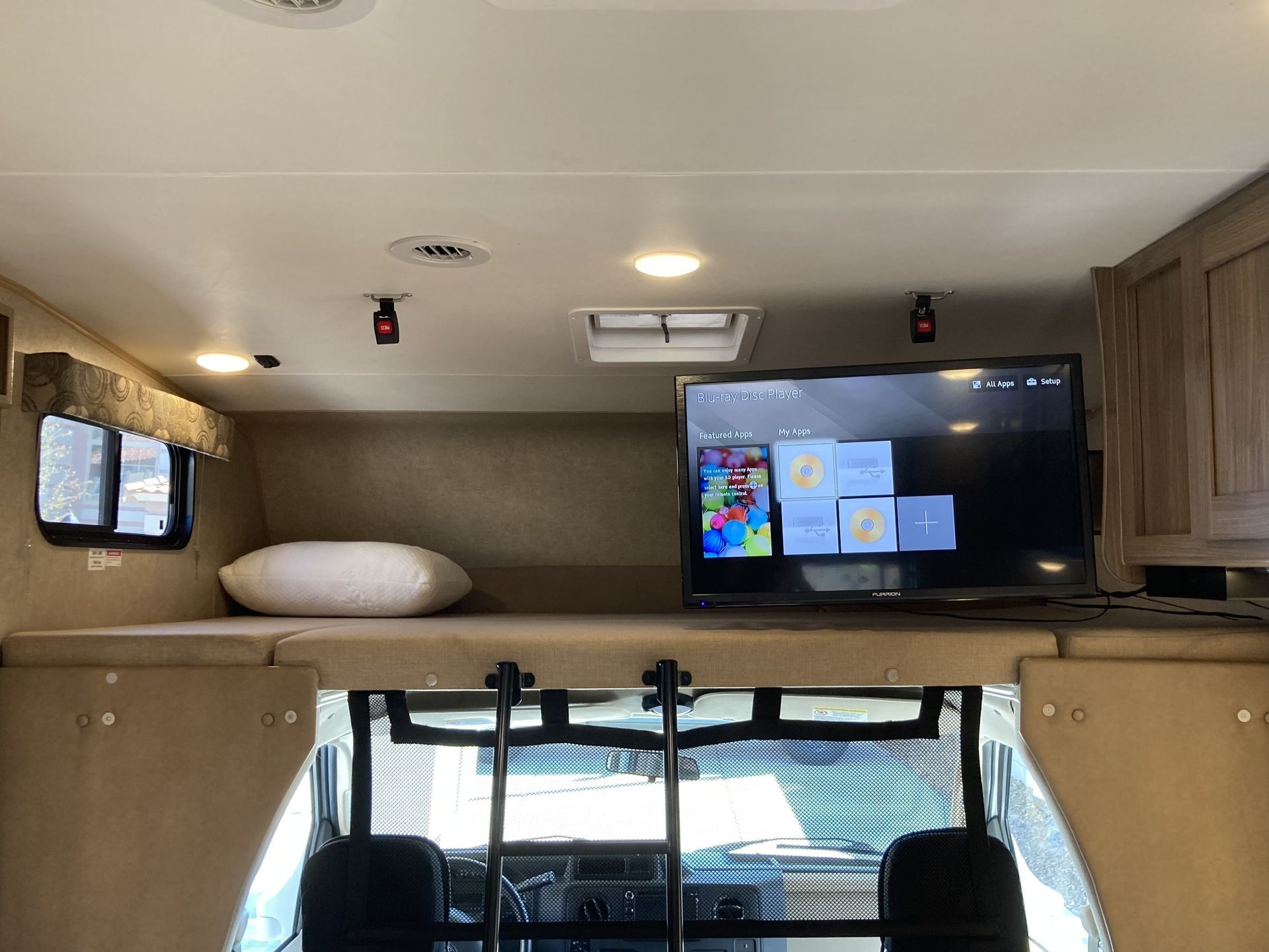 Photo 19 - 2017 Coachmen Class C Motorhome rental photo 21