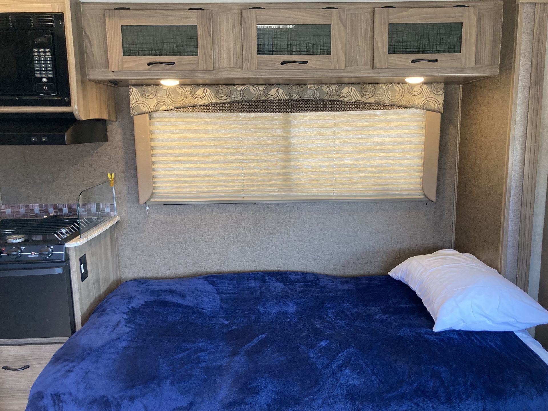 Photo 21 - 2017 Coachmen Class C Motorhome rental photo 23