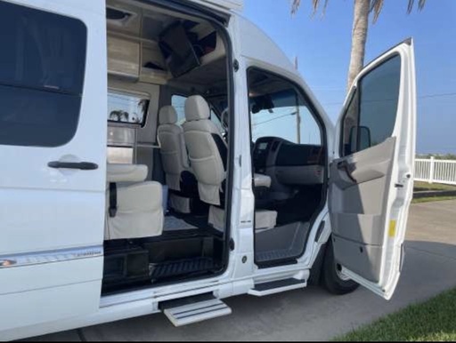 2016 Airstream Interstate 3500 EXT Lounge Wardrobe Class B Motorhome for rent in Tulsa, OK
