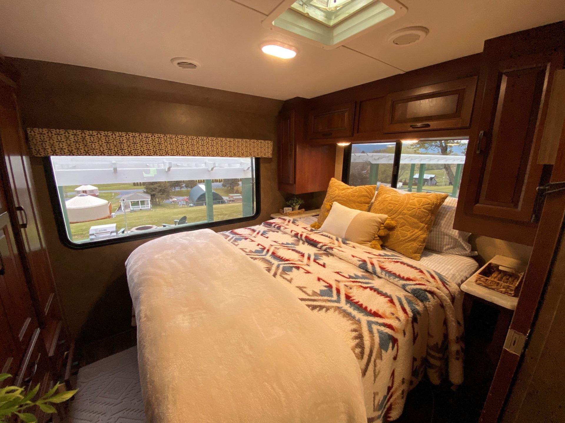 Photo 3 - 2017 Forest River Class C Motorhome rental photo 6