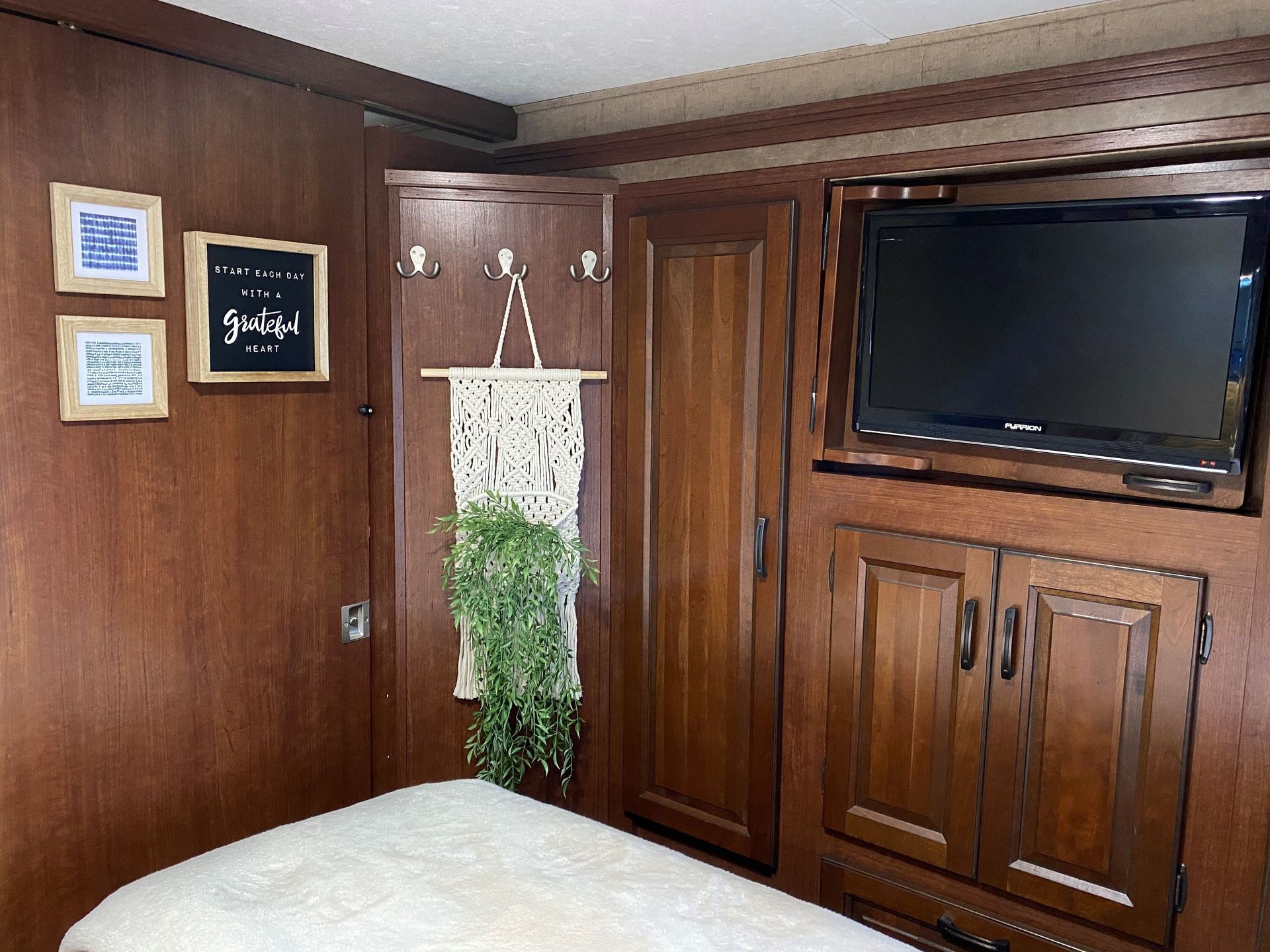 Photo 4 - 2017 Forest River Class C Motorhome rental photo 13