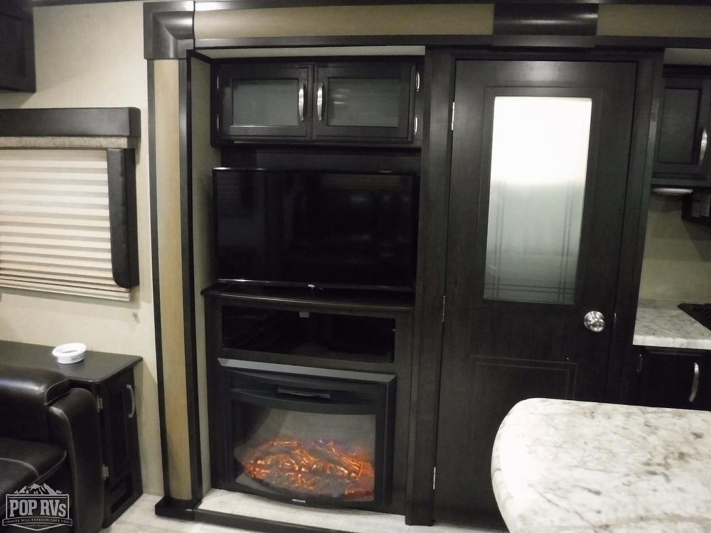 Photo 7 - 2017 Grand Design Travel Trailer rental photo 9