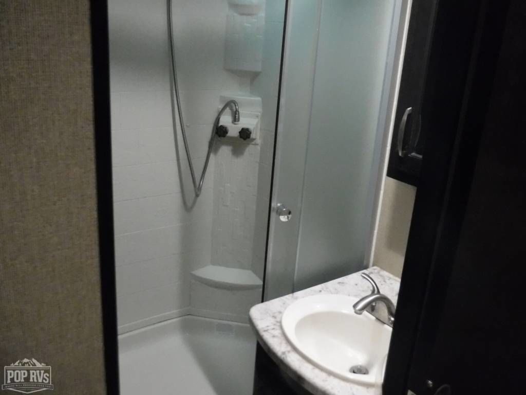 Photo 9 - 2017 Grand Design Travel Trailer rental photo 11