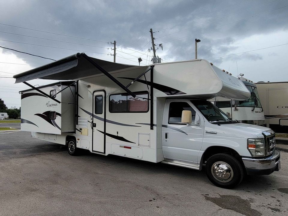 Photo 0 - 2010 Coachmen Class C Motorhome rental photo 2