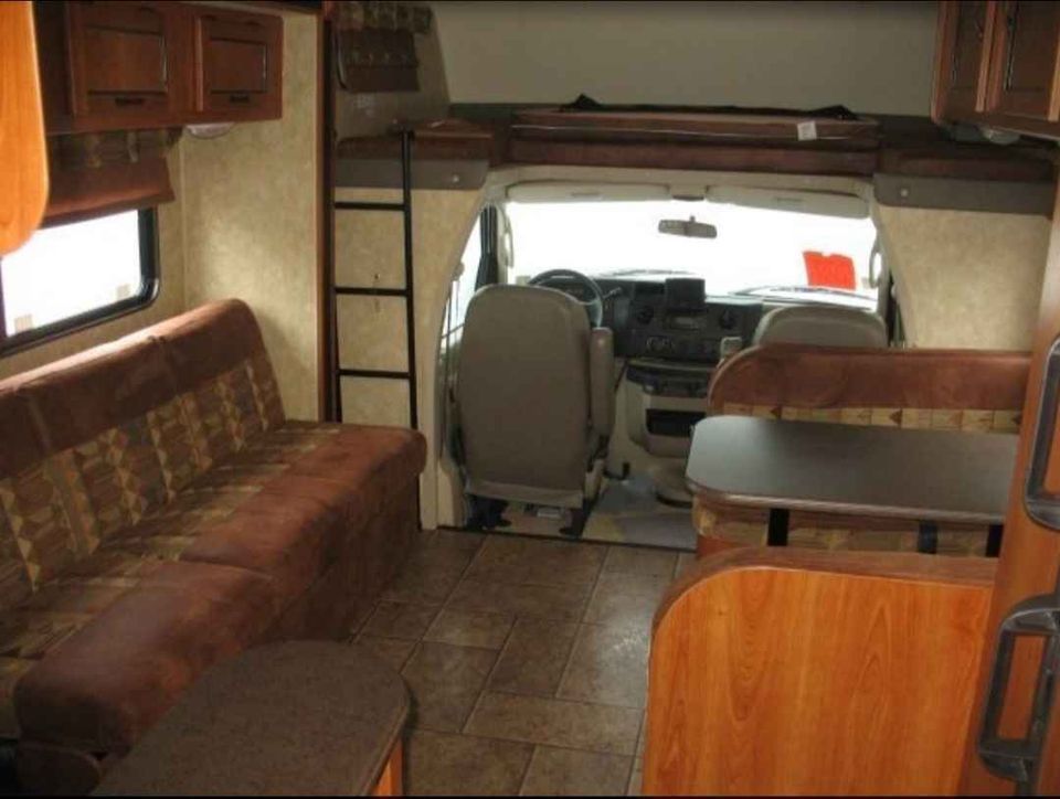 Photo 1 - 2010 Coachmen Class C Motorhome rental photo 9