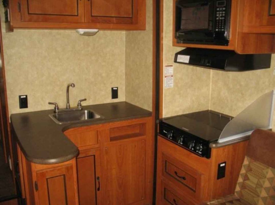 Photo 1 - 2010 Coachmen Class C Motorhome rental photo 11