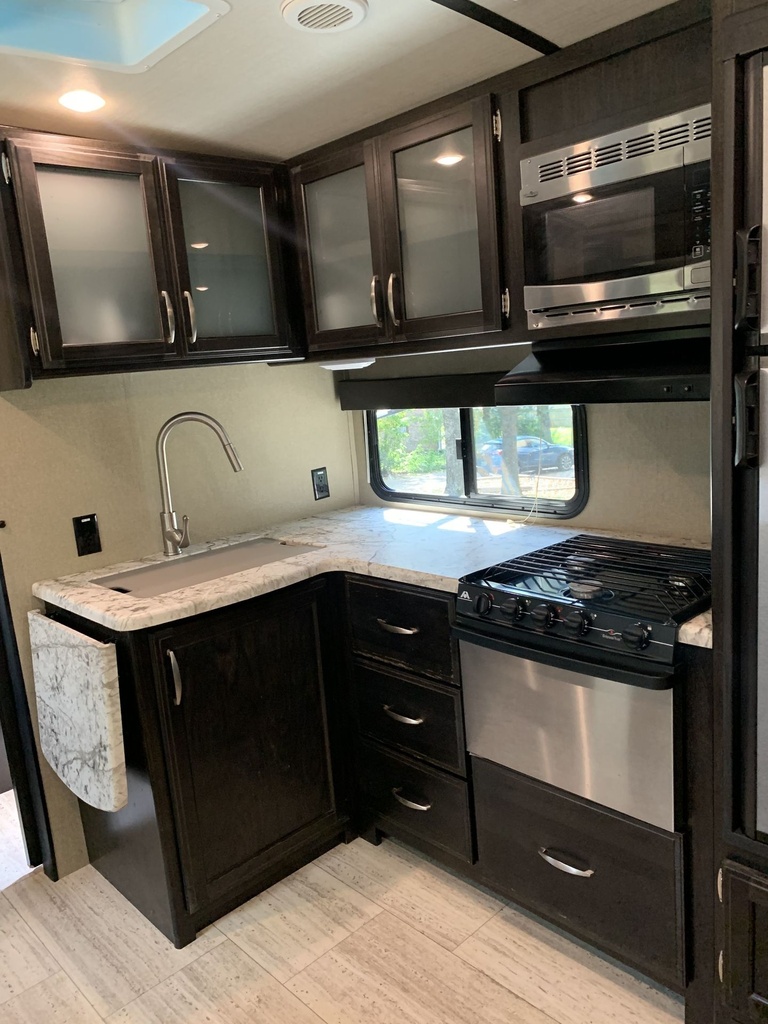 Photo 8 - 2017 Grand Design Travel Trailer rental photo 9