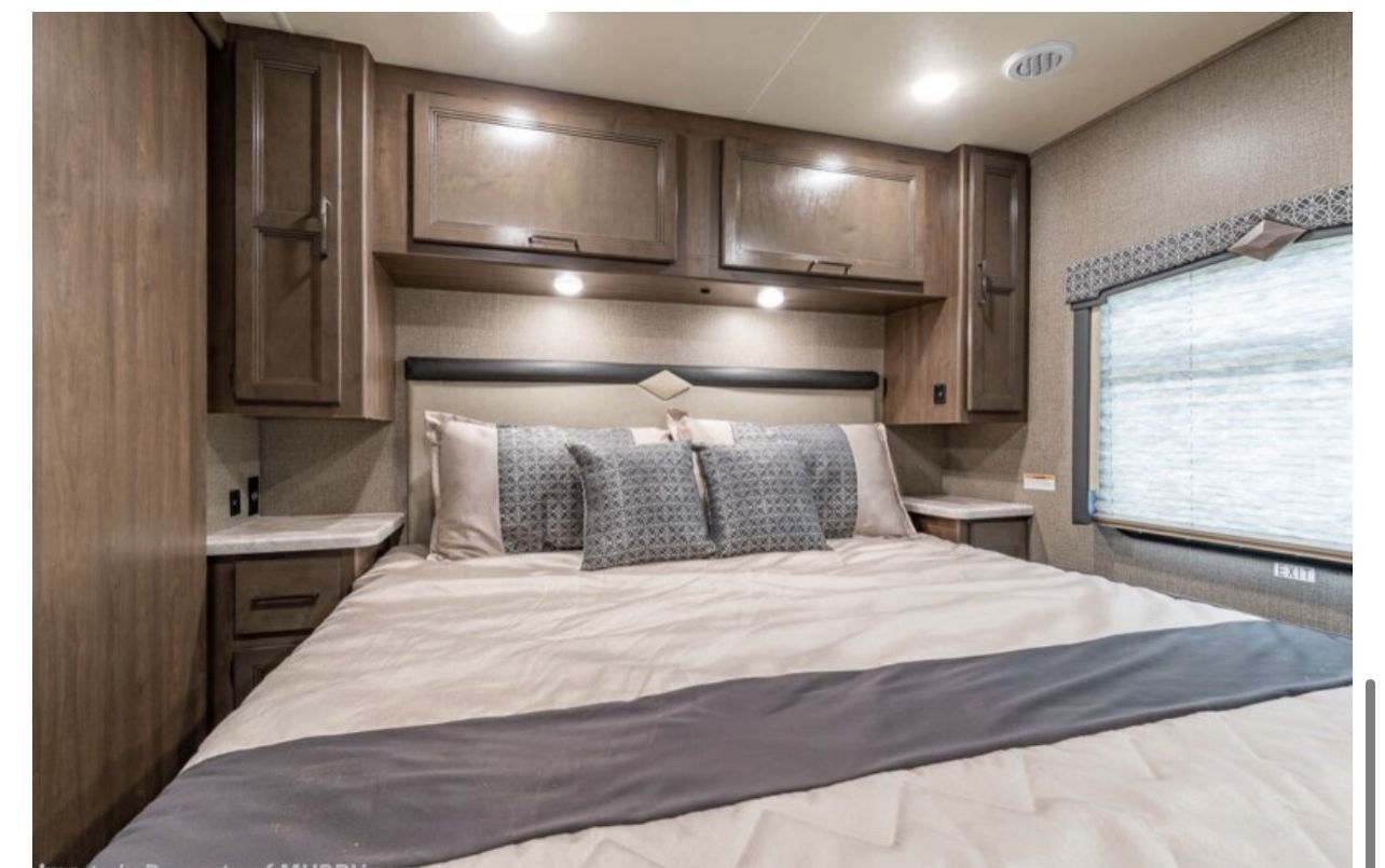 Photo 0 - 2022 Thor Motor Coach Class A Motorhome rental photo 3