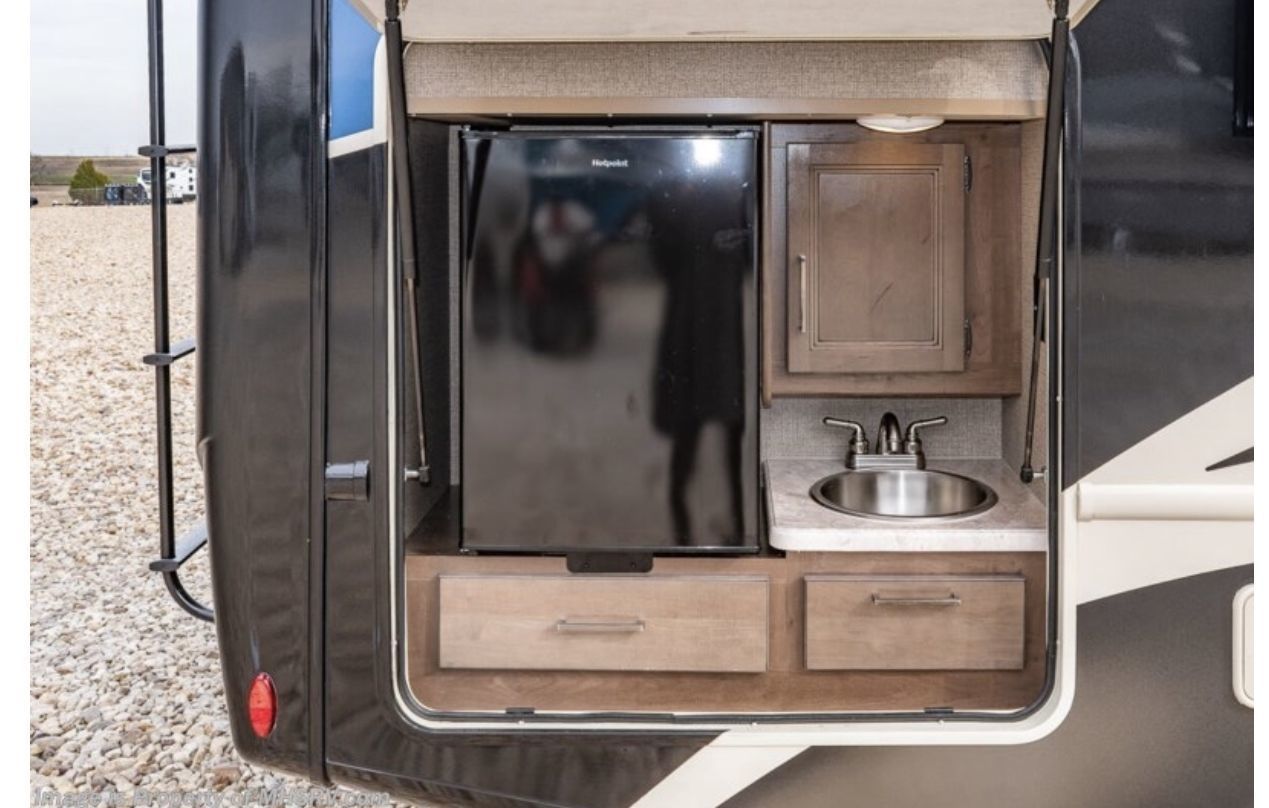 Photo 1 - 2022 Thor Motor Coach Class A Motorhome rental photo 7