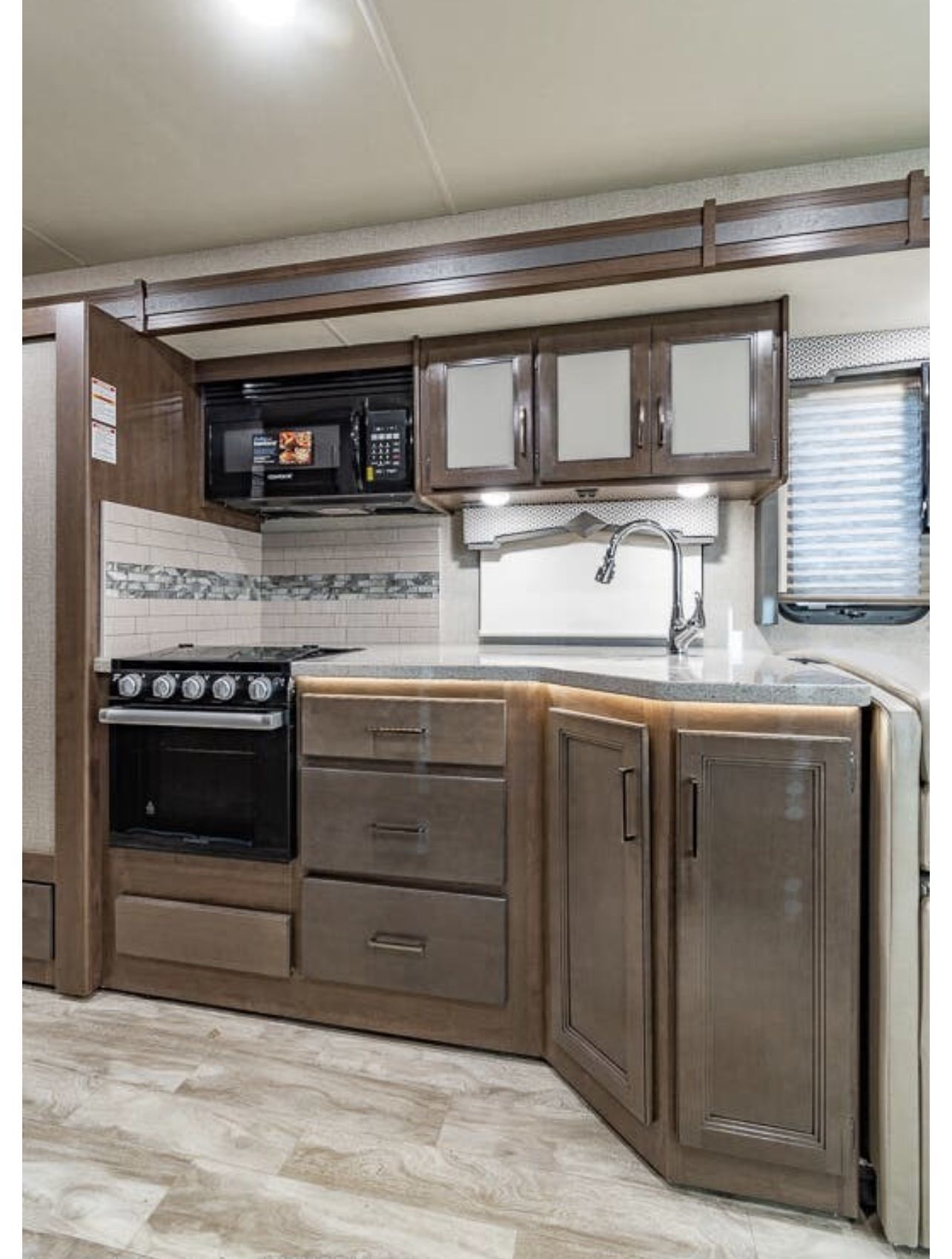 Photo 1 - 2022 Thor Motor Coach Class A Motorhome rental photo 8