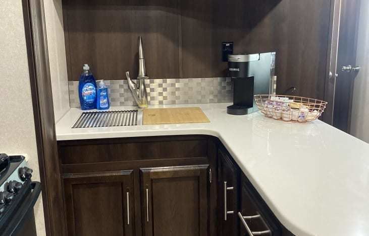 Photo 13 - 2018 Jayco White Hawk Travel Trailer rental photo 15