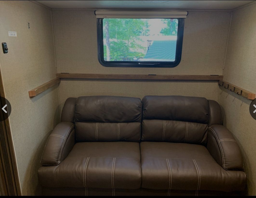 Photo 1 - 2019 Coachmen Fifth Wheel rental photo 4