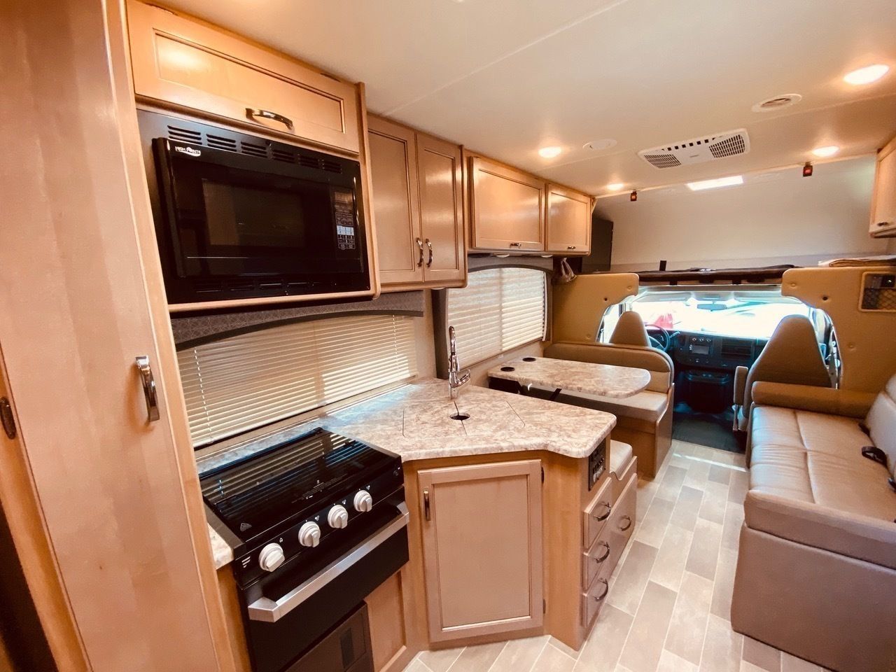 Photo 6 - 2021 Thor Motor Coach Class C Motorhome rental photo 8