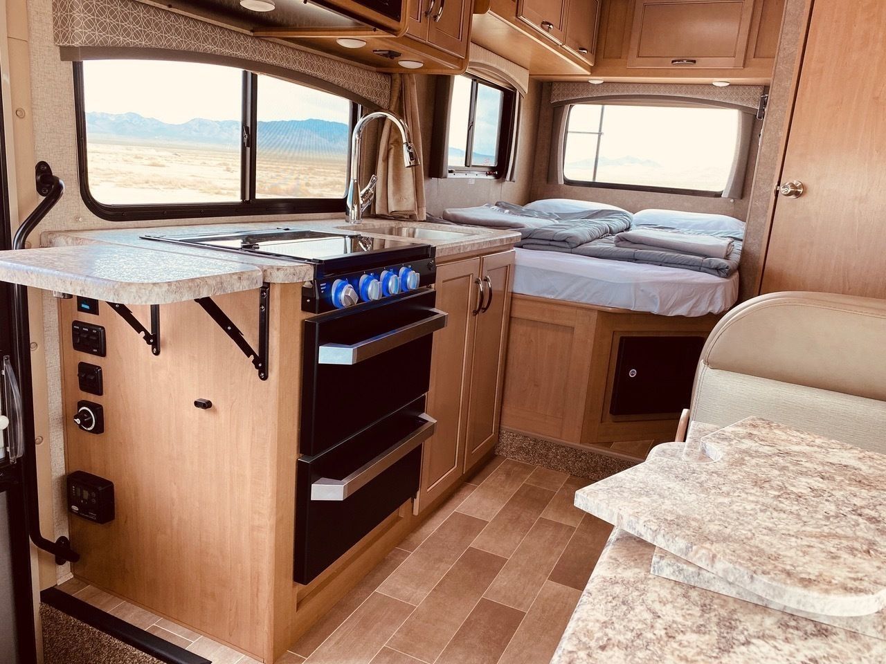 Photo 2 - 2021 Thor Motor Coach Class C Motorhome rental photo 4