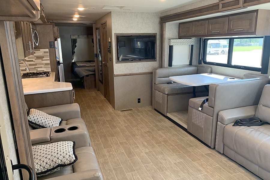 Photo 5 - 2021 Thor Motor Coach Class A Motorhome rental photo 7