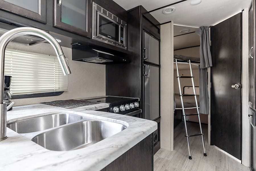 Photo 11 - 2019 Coachmen Spirit Of America Travel Trailer rental photo 13