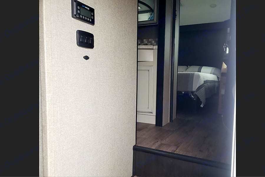Photo 7 - 2022 Jayco Fifth Wheel rental photo 9