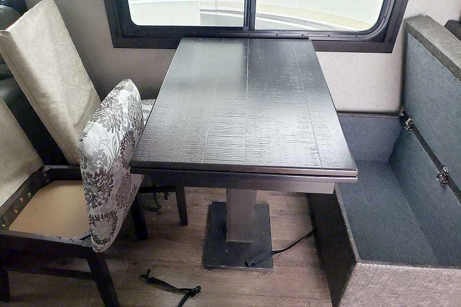 Photo 9 - 2022 Jayco Fifth Wheel rental photo 11