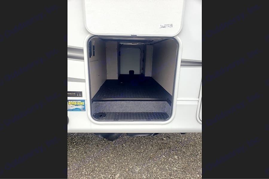 Photo 11 - 2022 Jayco Fifth Wheel rental photo 13
