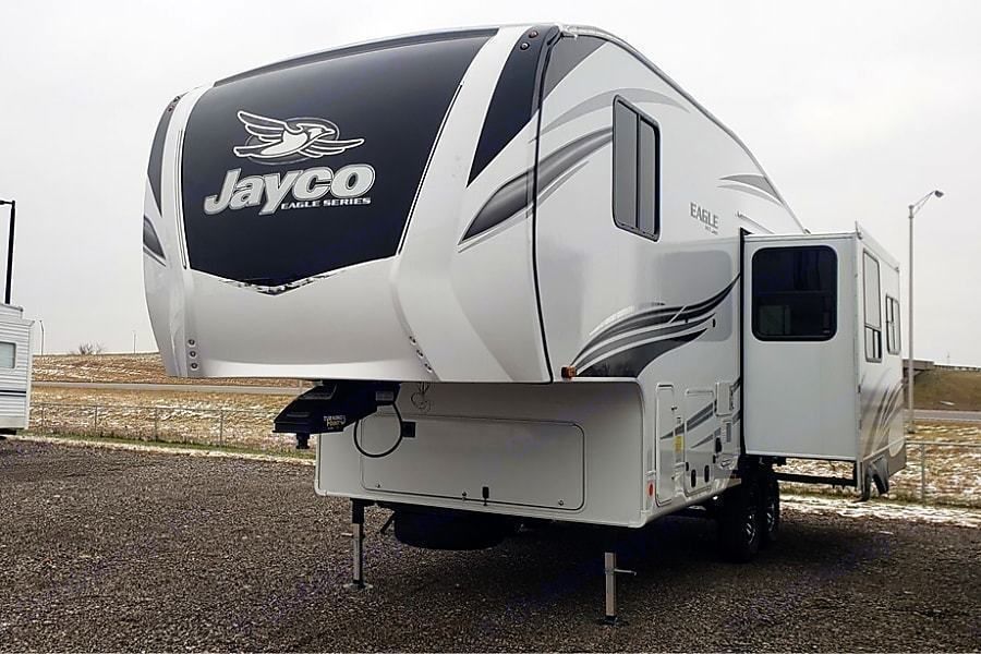 Photo 17 - 2022 Jayco Fifth Wheel rental photo 19
