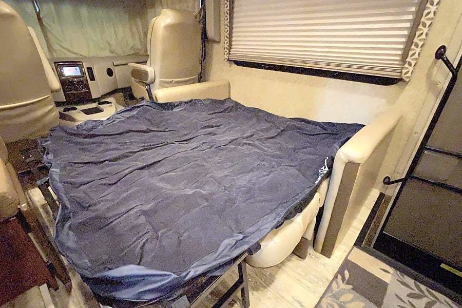Photo 8 - 2016 Thor Motor Coach Class A Motorhome rental photo 12