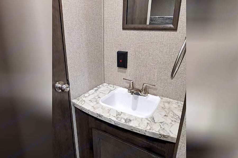 Photo 5 - 2020 Keystone Travel Trailer rental photo 11