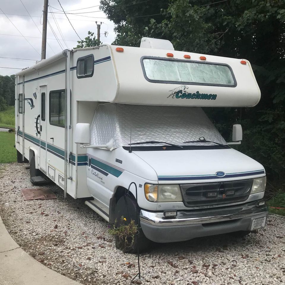 Photo 1 - 1998 Coachmen Class C Motorhome rental photo 3