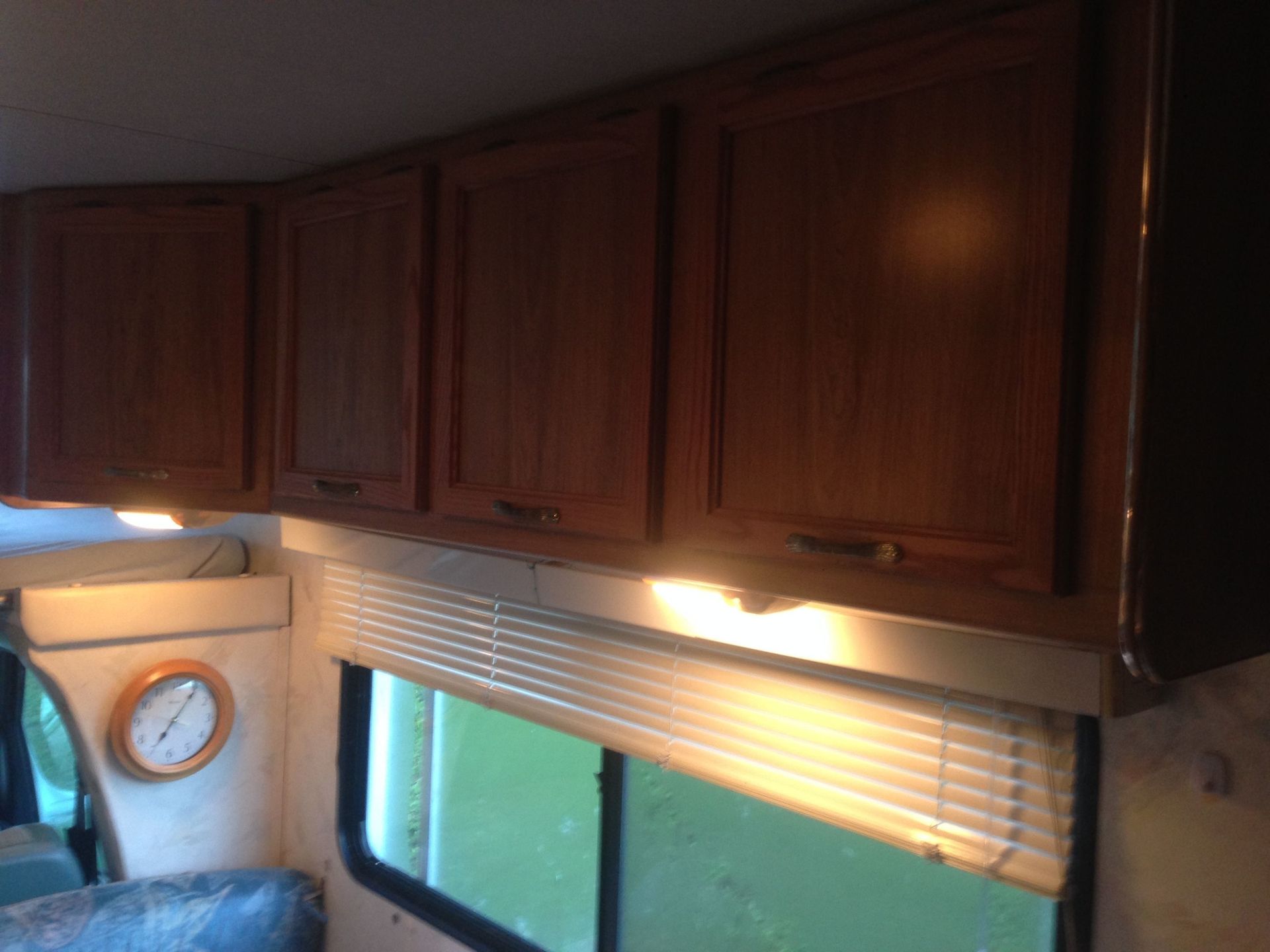 Photo 6 - 1998 Coachmen Class C Motorhome rental photo 8