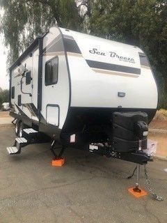 Photo 4 - 2021 Genesis Supreme Travel Trailer rental photo 6