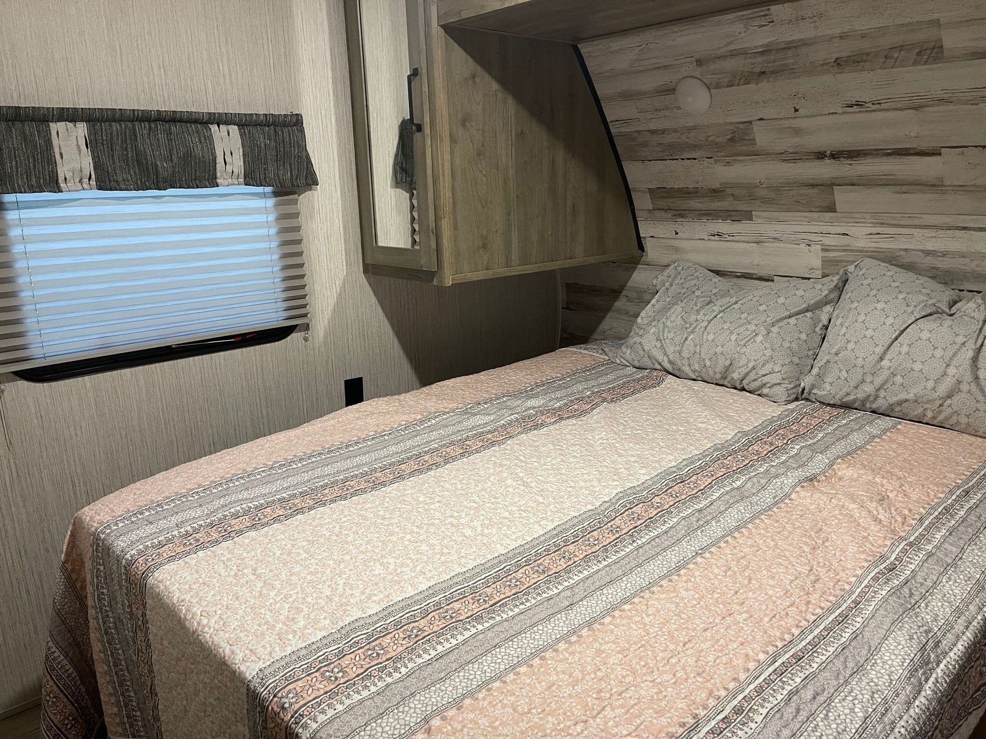 Photo 11 - 2022 Palomino Travel Trailer rental photo 13