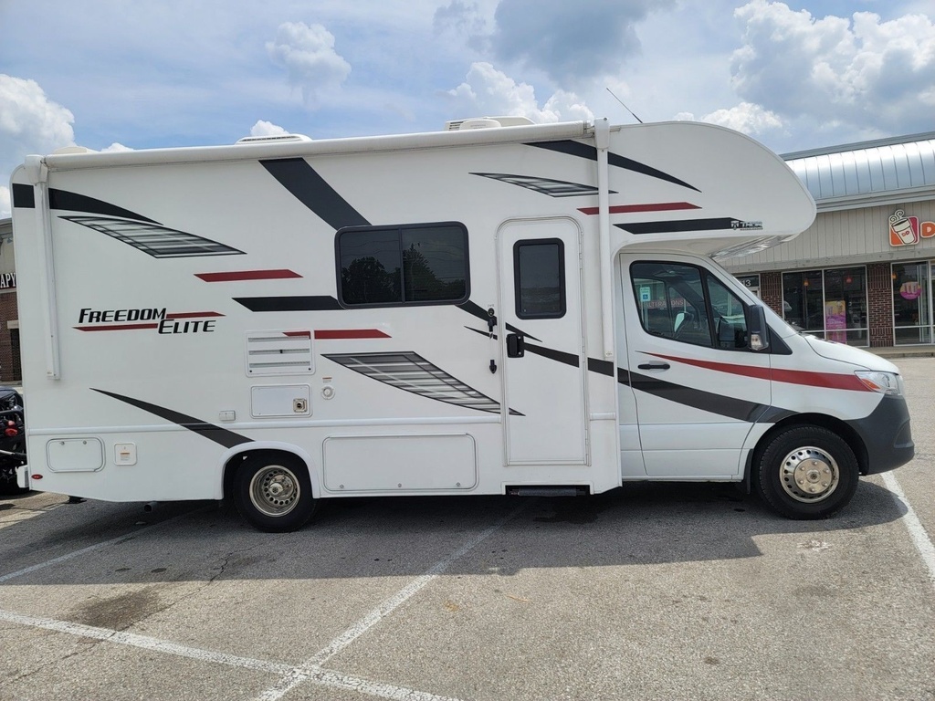 Photo 0 - 2021 Thor Class C Motorhome rental photo 5