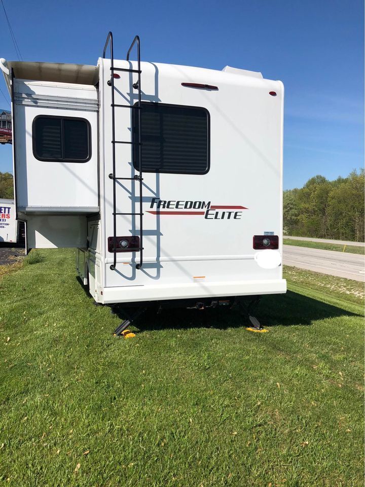 Photo 1 - 2021 Thor Class C Motorhome rental photo 13