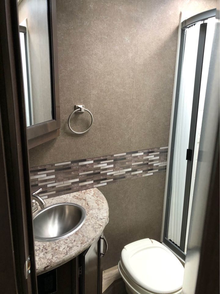 Photo 1 - 2021 Thor Class C Motorhome rental photo 15