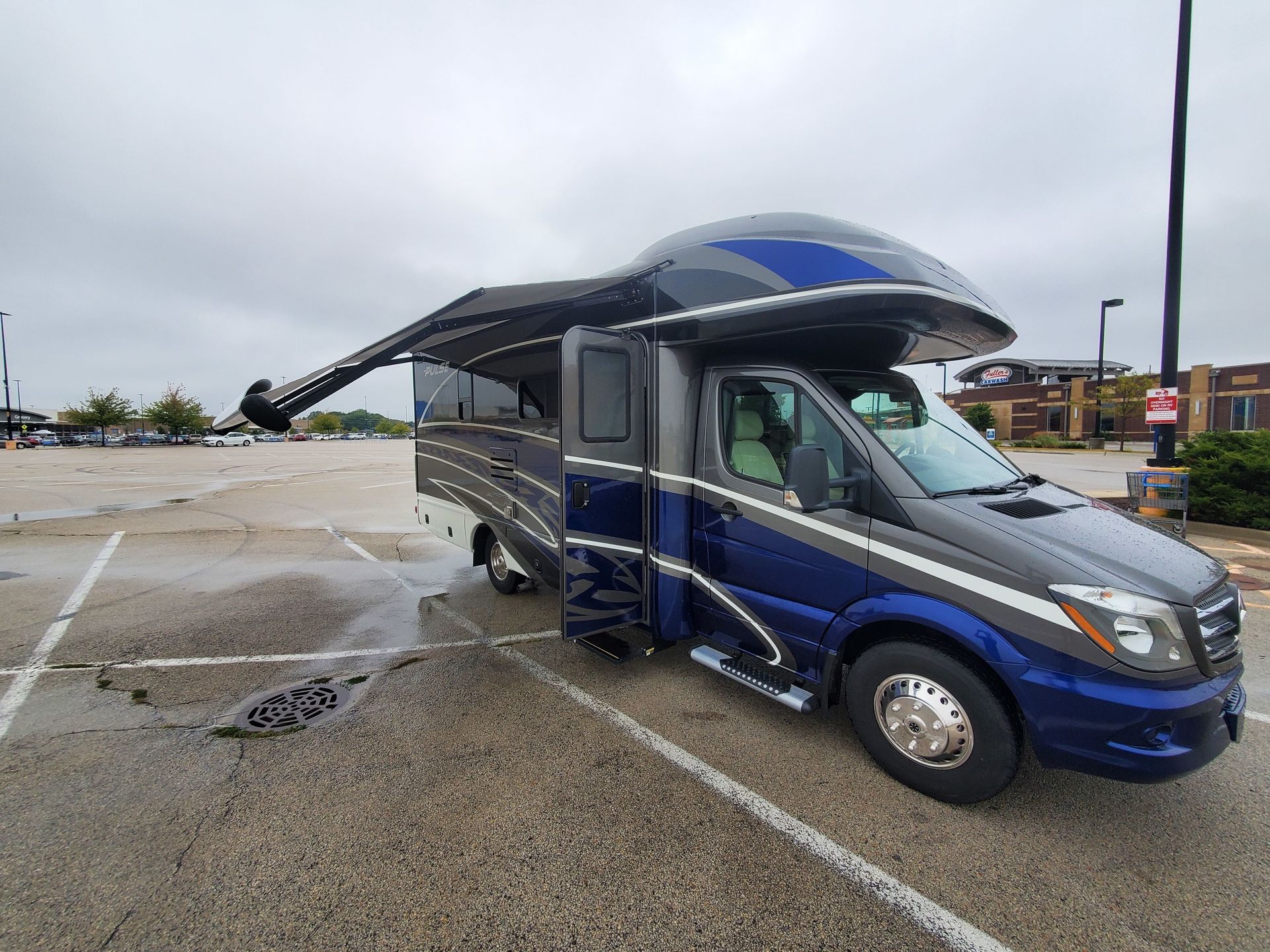 Photo 0 - 2019 Fleetwood Class C Motorhome rental photo 3