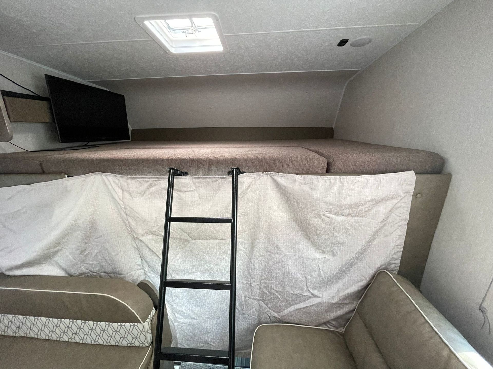 Photo 3 - 2022 Coachmen Class C Motorhome rental photo 20