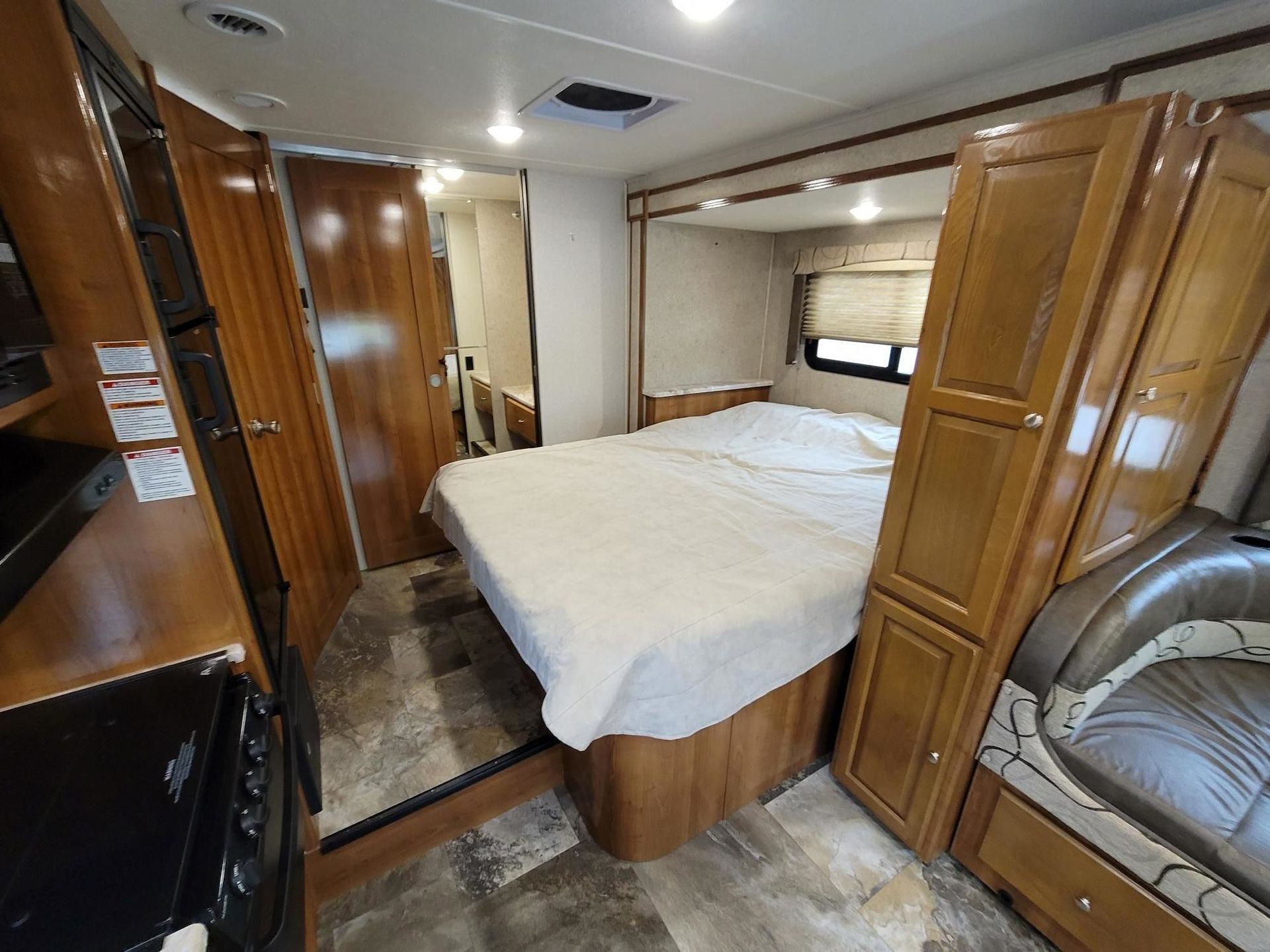Photo 13 - 2020 Coachmen Class C Motorhome rental photo 15