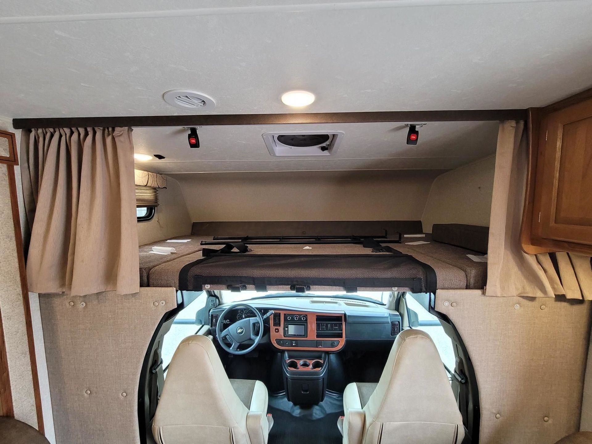 Photo 14 - 2020 Coachmen Class C Motorhome rental photo 16