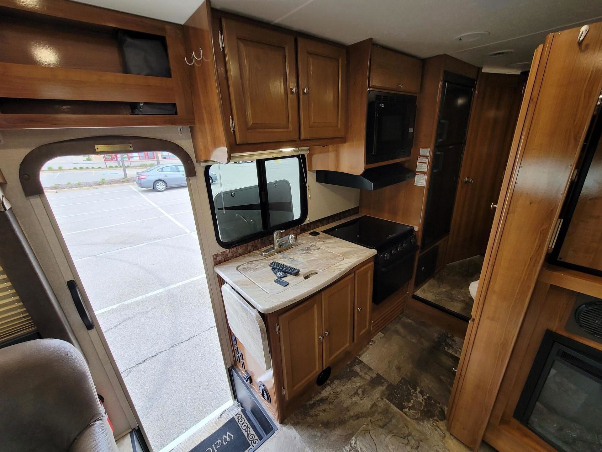 Photo 22 - 2020 Coachmen Class C Motorhome rental photo 24