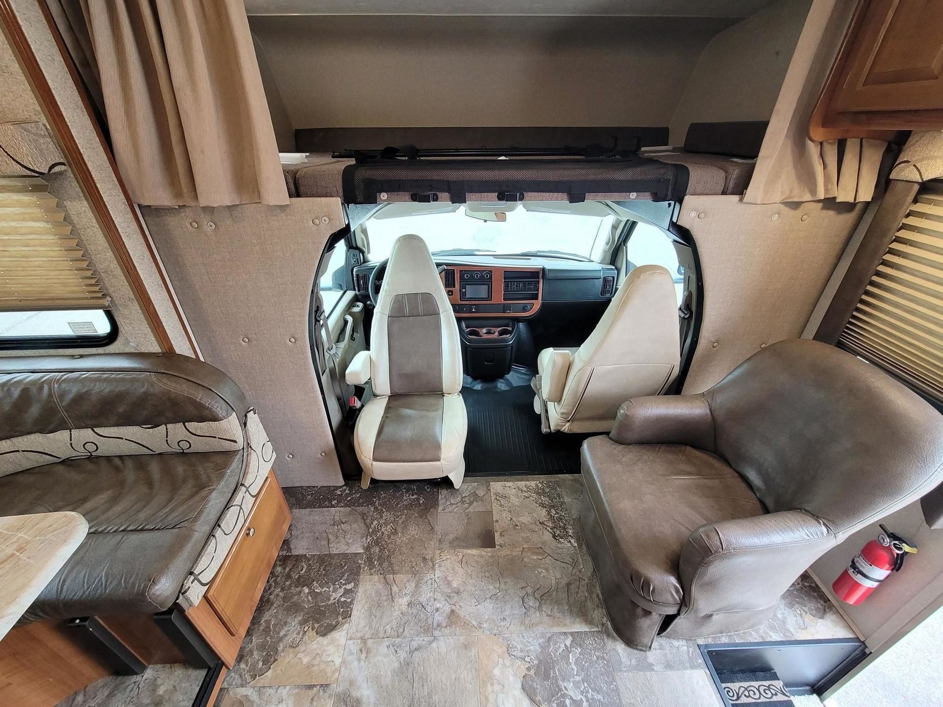 Photo 33 - 2020 Coachmen Class C Motorhome rental photo 35
