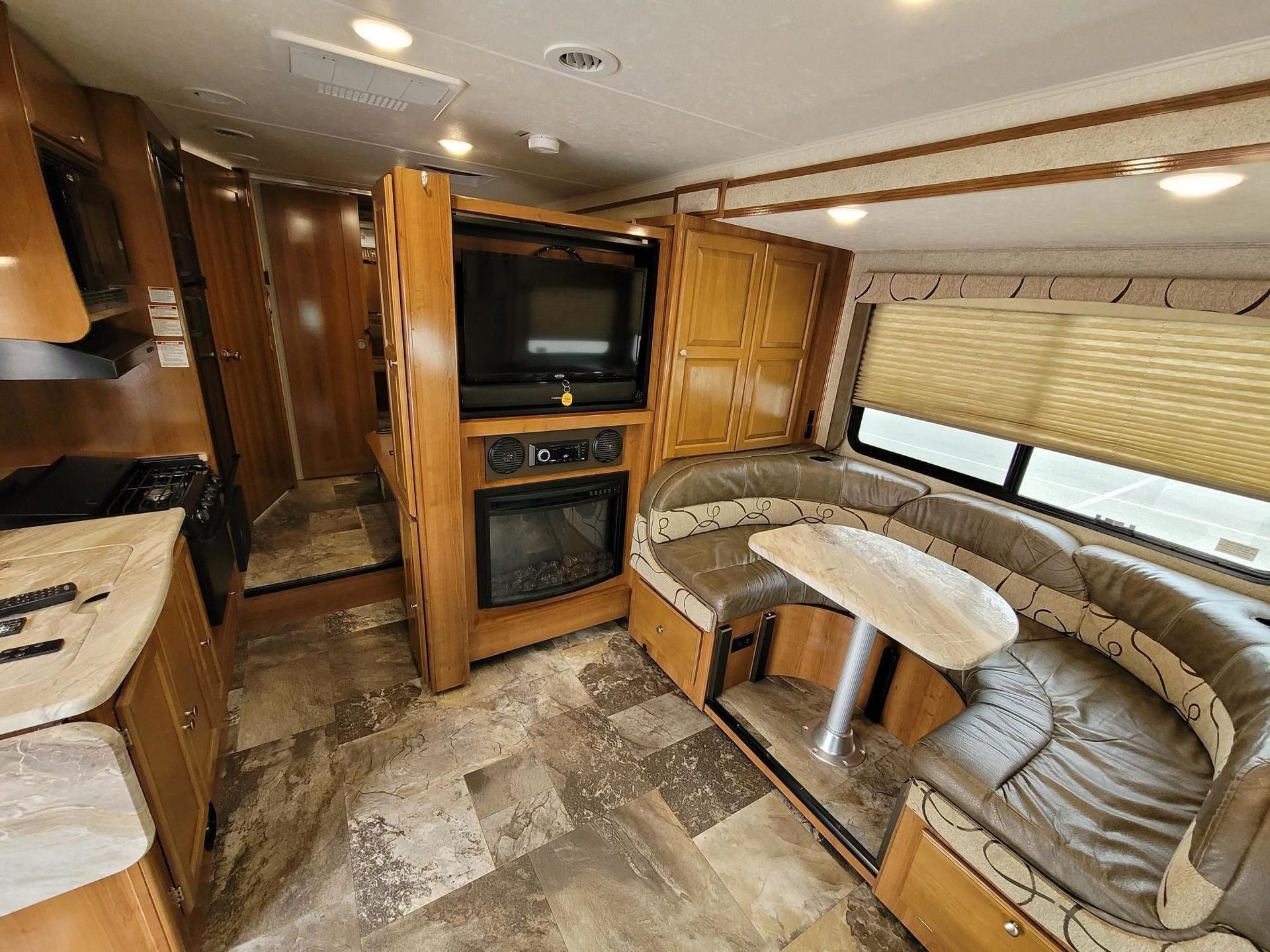 Photo 46 - 2020 Coachmen Class C Motorhome rental photo 48