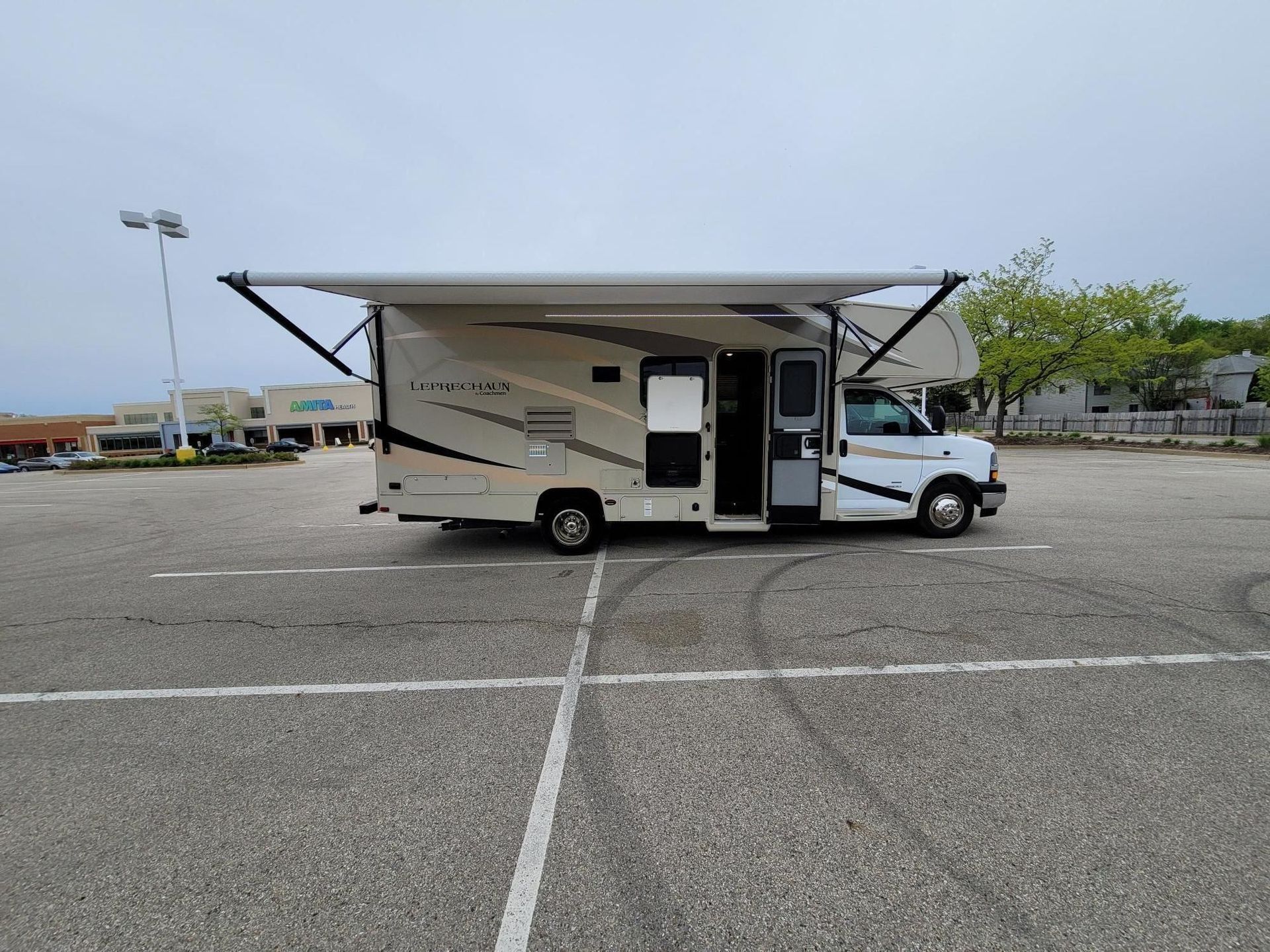 Photo 54 - 2020 Coachmen Class C Motorhome rental photo 56