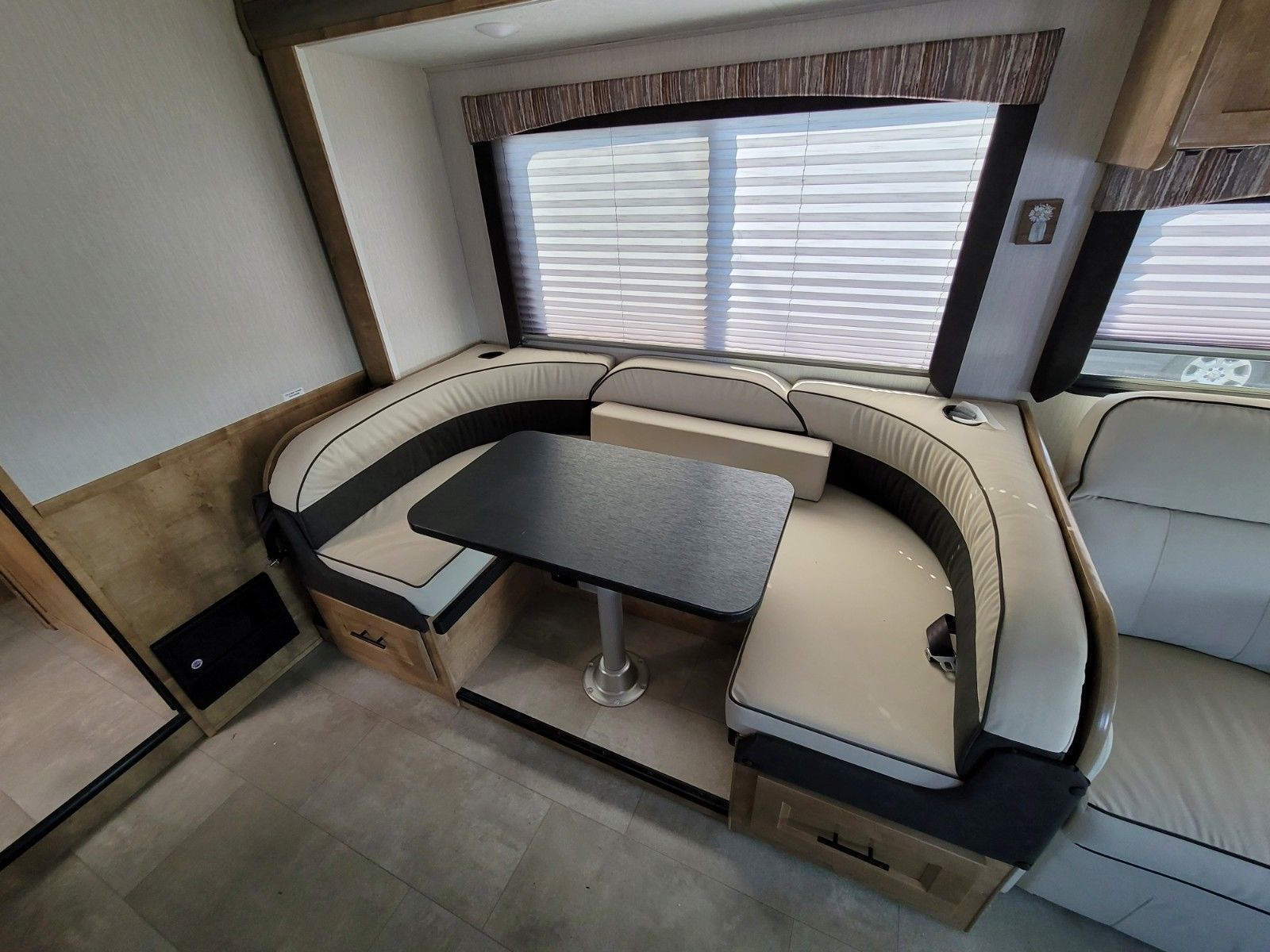 Photo 12 - 2021 Coachmen Class C Motorhome rental photo 14