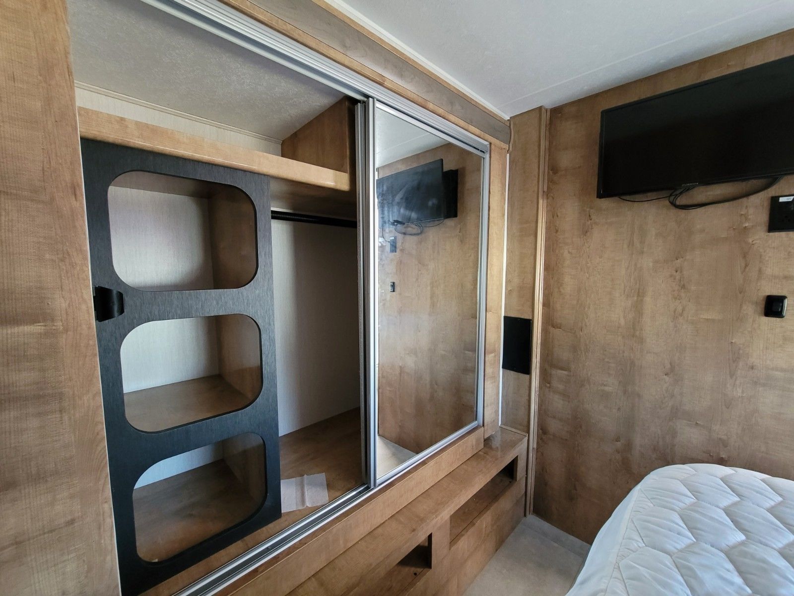 Photo 16 - 2021 Coachmen Class C Motorhome rental photo 18