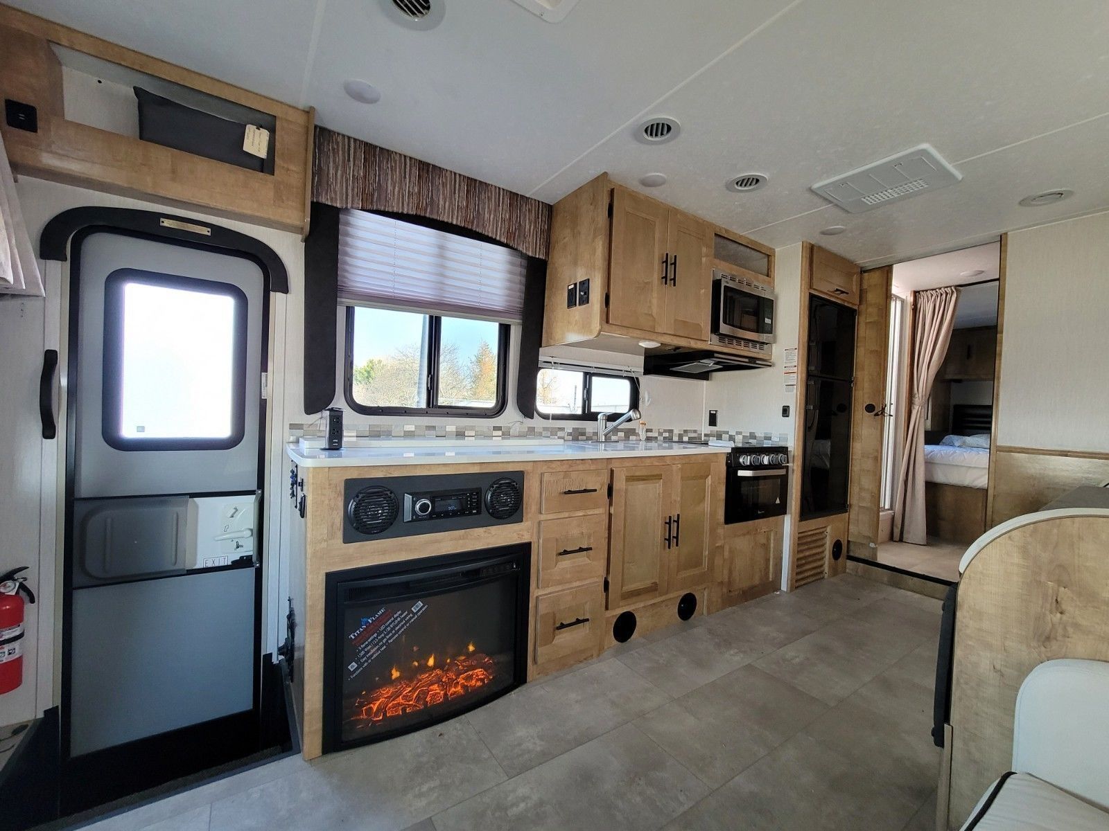 Photo 17 - 2021 Coachmen Class C Motorhome rental photo 19