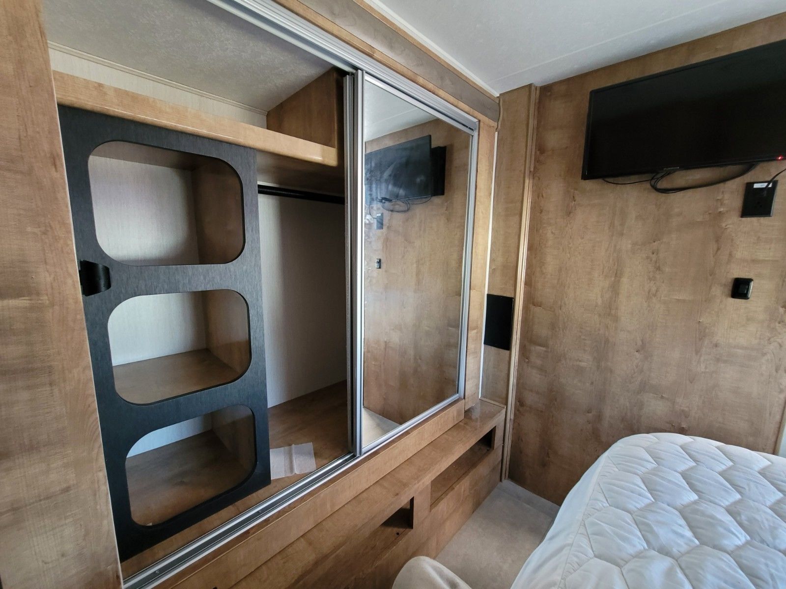Photo 22 - 2021 Coachmen Class C Motorhome rental photo 24