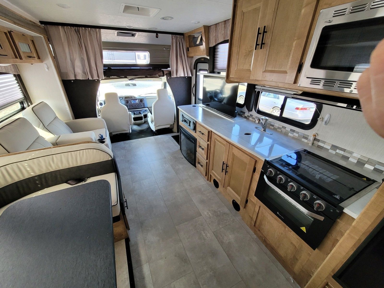 Photo 26 - 2021 Coachmen Class C Motorhome rental photo 28
