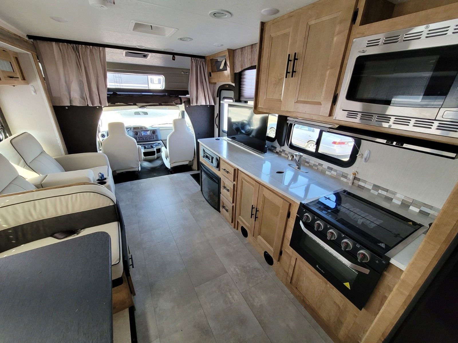Photo 32 - 2021 Coachmen Class C Motorhome rental photo 34