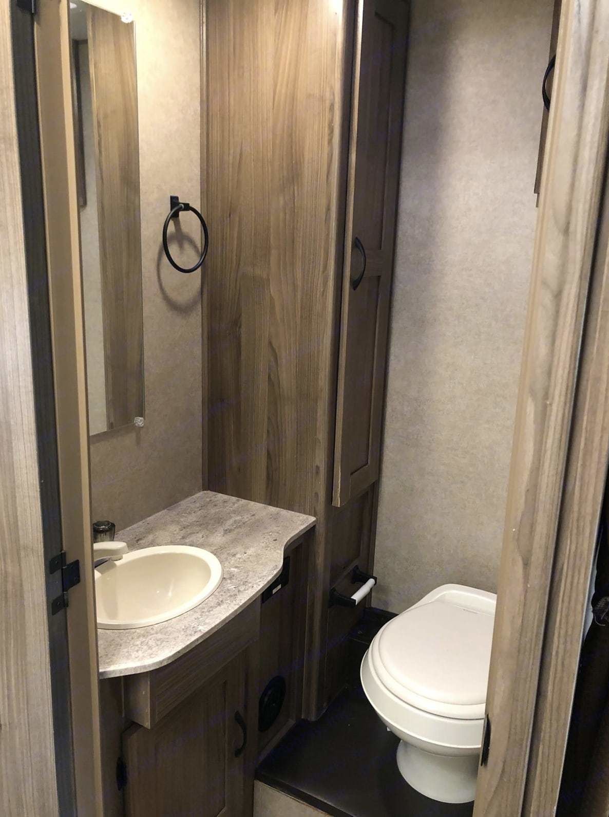 Photo 6 - 2015 Coachmen Class C Motorhome rental photo 8